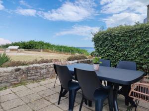 REF 047 - Bel appartement moderne pour six personnes avec vue mer plage à pied KERJOUANNO ARZON