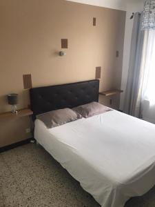 Appartements APPARTEMENT TOUT CONFORT AVEC PARKING FERME : photos des chambres