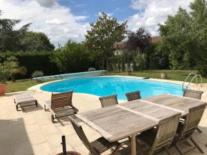 Villas Maison ancienne avec piscine au milieu des vignes : photos des chambres