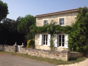 Villas Maison ancienne avec piscine au milieu des vignes : photos des chambres