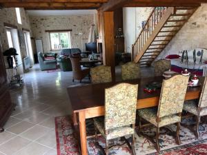 Villas Maison ancienne avec piscine au milieu des vignes : photos des chambres
