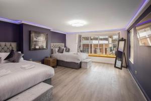 Town View Apartment by Sasco