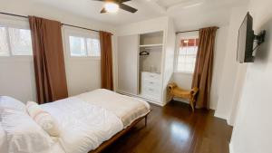 Retro Ypsilanti Cottage - Peloton & Vintage Vibes