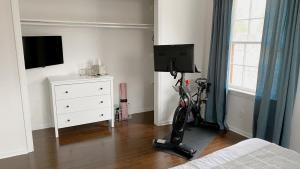 Retro Ypsilanti Cottage - Peloton & Vintage Vibes