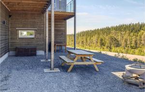 Cozy Apartment In Sysslebäck With Wifi