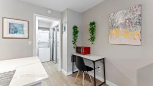 Cozy Efficiency Studios Close to Downtown and Domain