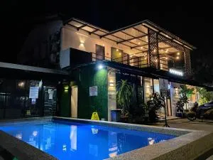 The Sky Inn - Kampong Telok Sisek