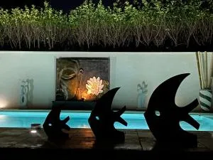 Mas Beau Soleil & Spa Cottages de Charme avec Jacuzzi&Jardin Privés - Graveson