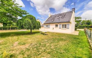 Maisons de vacances Nice home in Allaire with WiFi and 4 Bedrooms : photos des chambres