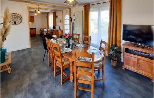 Maisons de vacances Nice home in Allaire with WiFi and 4 Bedrooms : photos des chambres