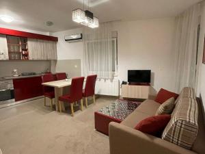 Holiday Wing Apartments