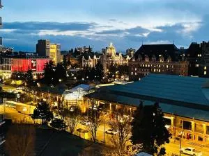 WaterFalls Hotel - Deluxe 2 bedroom suite downtown free parking with pool and Air Conditioning - Ovington