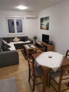 Apartman Batuda,CENTAR, 2 PARKING mjesta,5G internet,besplatne ulaznice za Hrvatsku Saharu-ZOO, FREE WELLNESS,SAUNA,BAZEN u obližnjem hotelu nedaleko od apartmana