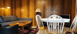 Mysig stuga med närhet till stränder och nöjen