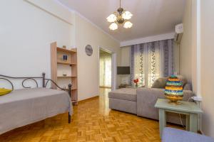 Athanasias central home