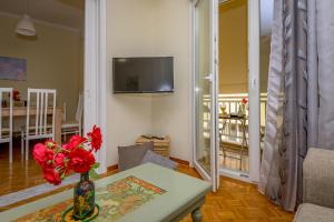 Athanasias central home