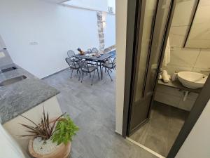 Apartment Valentina - private pool,200m from beach