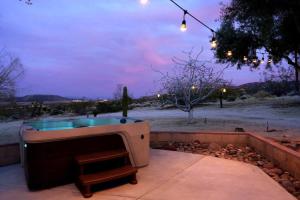 The Outpost Joshua Tree: Hot Tub, GameRoom, JTNP