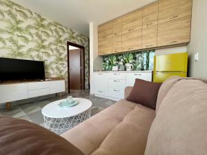 Romantic Getaway 1-BD Apartment with Sea View by Flat Mаnаger