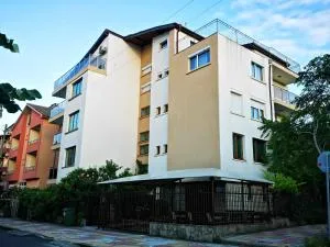 Paunovi Guest House - Primorsko