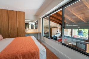 Sea and Sun Metaxy Mas, brand-new, beachfront !