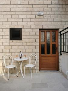 Uncle Apartment