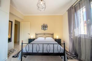 Dimitrios House - 2 Bedrooms & Cozy Atmosphere, by ZanteWize