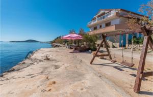 1 Bedroom Amazing Apartment In Nevidane