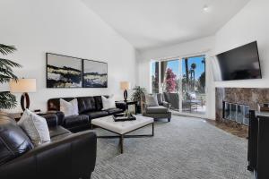 Palm Valley Full Access to Golf, Tennis, and Pickle Ball- Luxury 3 King Beds 3 Full Baths