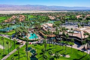 Palm Valley Full Access to Golf, Tennis, and Pickle Ball- Luxury 3 King Beds 3 Full Baths