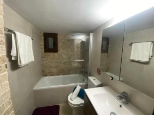 Philip Spacious Apartment