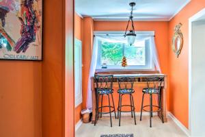 Dtwn Elizabethtown Home with Fire Pit and Gas Grill!