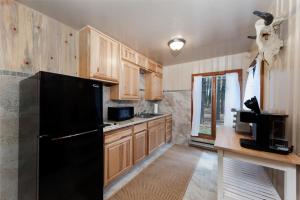 151 CR 200 1 Bedroom Cabin