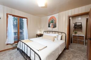 151 CR 200 1 Bedroom Cabin