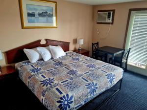 King Room room in Regal Inn Hampton Beach