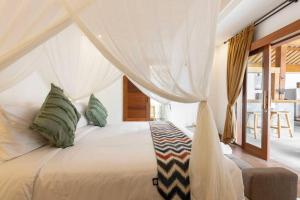 Elvano villa in heart of seminyak and near beach