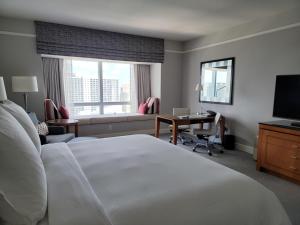 Four Seasons Private Studio Unit