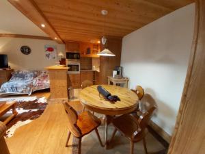 Appartement confortable avec accès direct aux pistes, parking et vue sur Bellevarde - FR-1-518-100