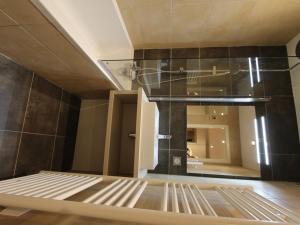 Studio rénové avec mezzanine – Centre Val-dIsère - FR-1-518-123