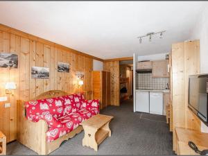 Studio confortable au centre de Val-dIsère avec balcon - FR-1-518-126