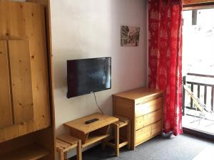 Studio confortable au centre de Val-dIsère avec balcon - FR-1-518-126