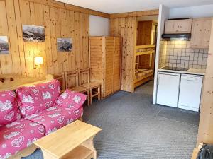 Studio confortable au centre de Val-dIsère avec balcon - FR-1-518-126
