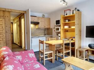Studio confortable au centre de Val-dIsère avec balcon - FR-1-518-126