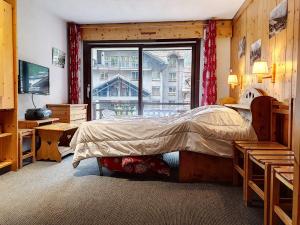Studio confortable au centre de Val-dIsère avec balcon - FR-1-518-126