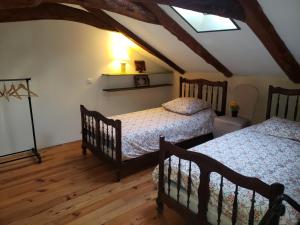 B&B / Chambres d'hotes La Chabanade : Chambre Familiale avec Salle de Bains Privative