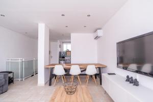 Sublime 71m Downtown And Near The Beach !