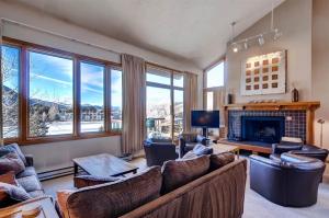 3 Bedroom Mountain Condo In Lakeside Village Near Keystone Lake With Complimentary Shuttle Service