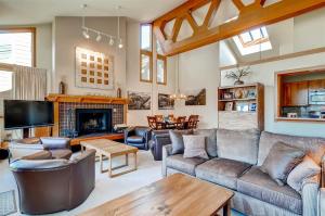 3 Bedroom Mountain Condo In Lakeside Village Near Keystone Lake With Complimentary Shuttle Service