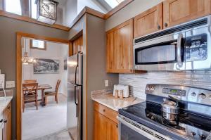 3 Bedroom Mountain Condo In Lakeside Village Near Keystone Lake With Complimentary Shuttle Service