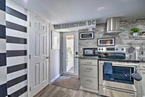 Stylish DC Studio about 5 Mi to National Mall!